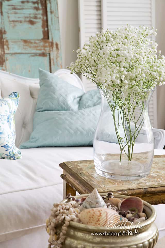 five minute styling tips - coastal flowers and seashells accents