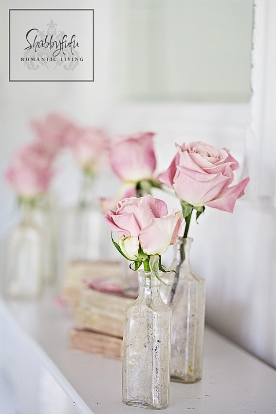 romantic room designs - blush pink roses in a crystal glass jar