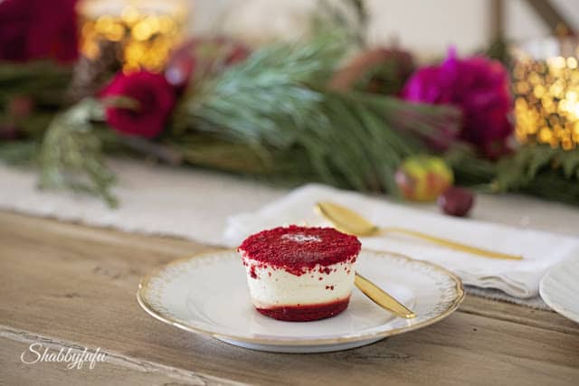 Red velvet cheesecake for Christmas/shabbyfufublog.com