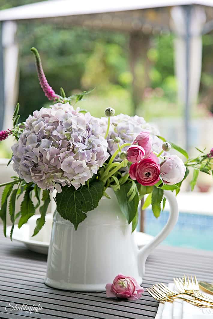 Outdoor Entertaining With Flowers