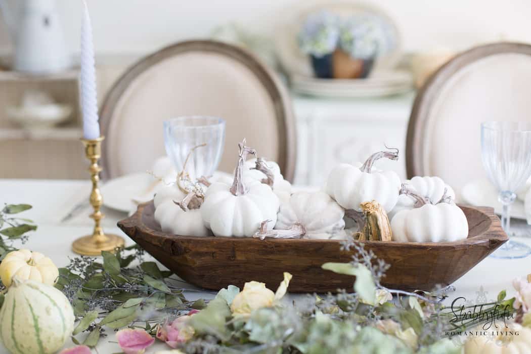 How To Style An Elegant Table Setting With Pastels - shabbyfufu.com