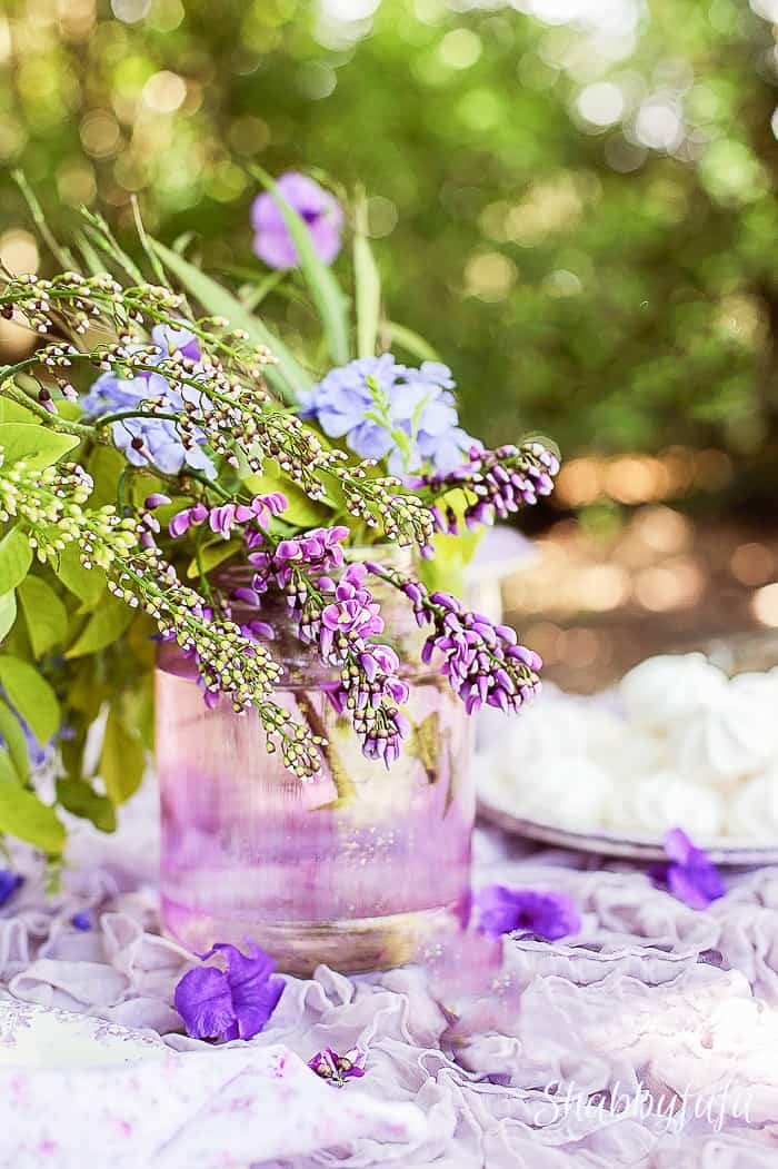 How To Design A Table Centerpiece With Wisteria