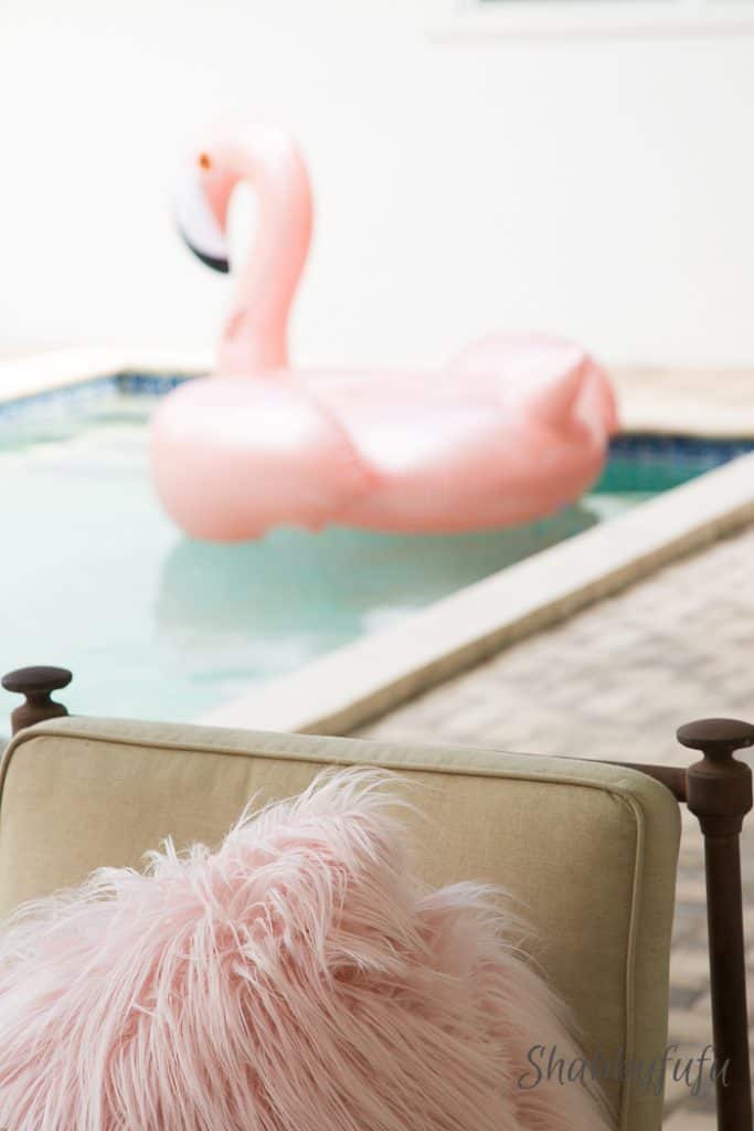 pink-flamingo-pool-float