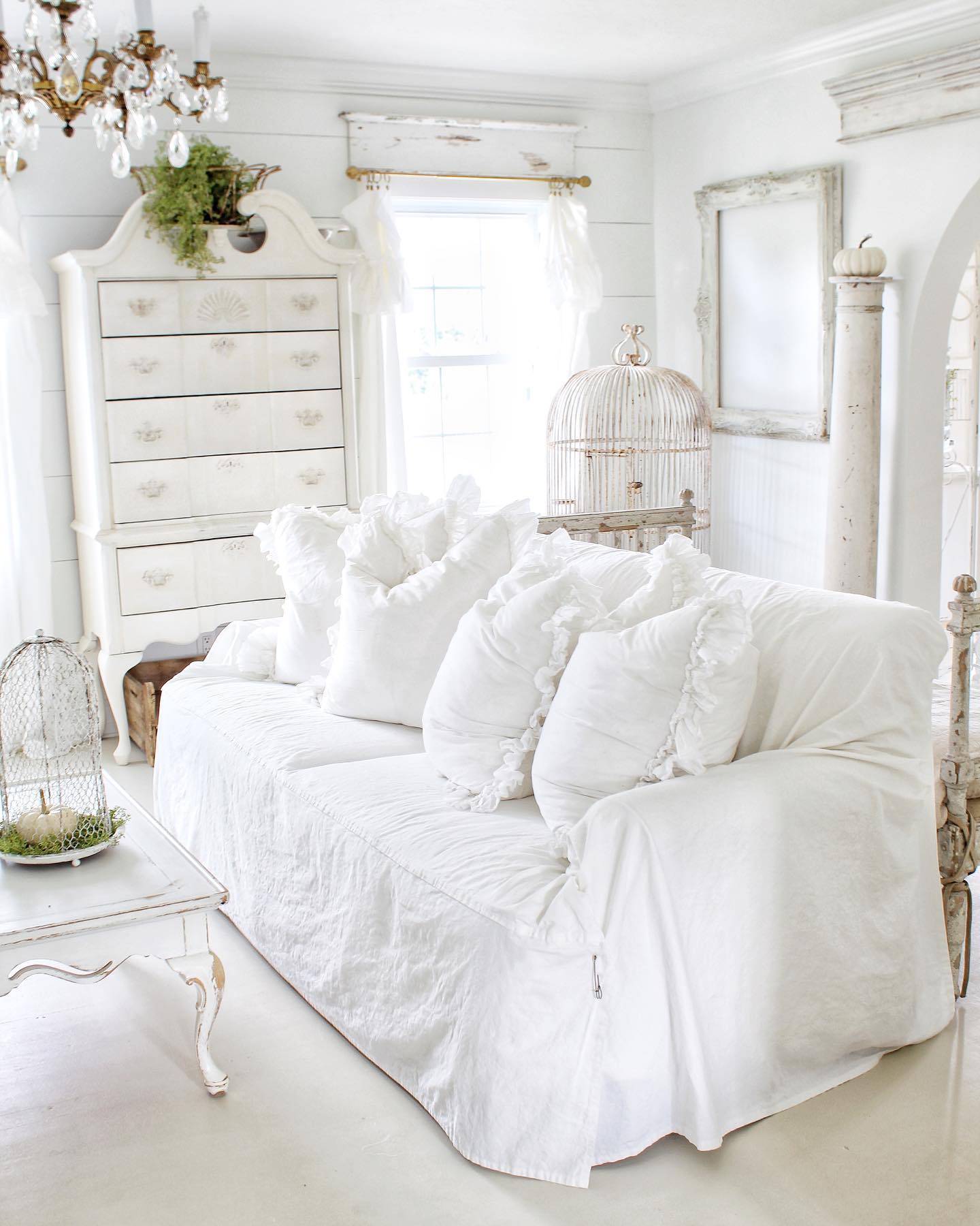 white decorating tips featuring a shabby chic living room with a white couch, via @simplyfrenchmarket