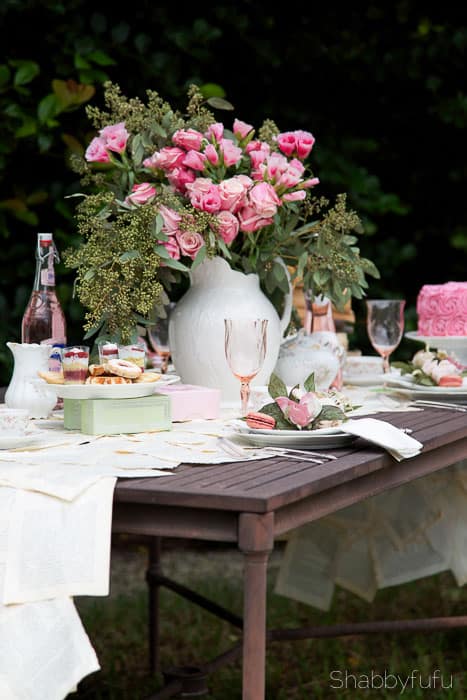 pink-roses-french-table