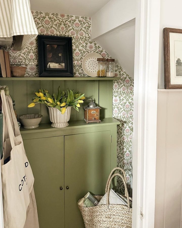 English country cottage styled corner
