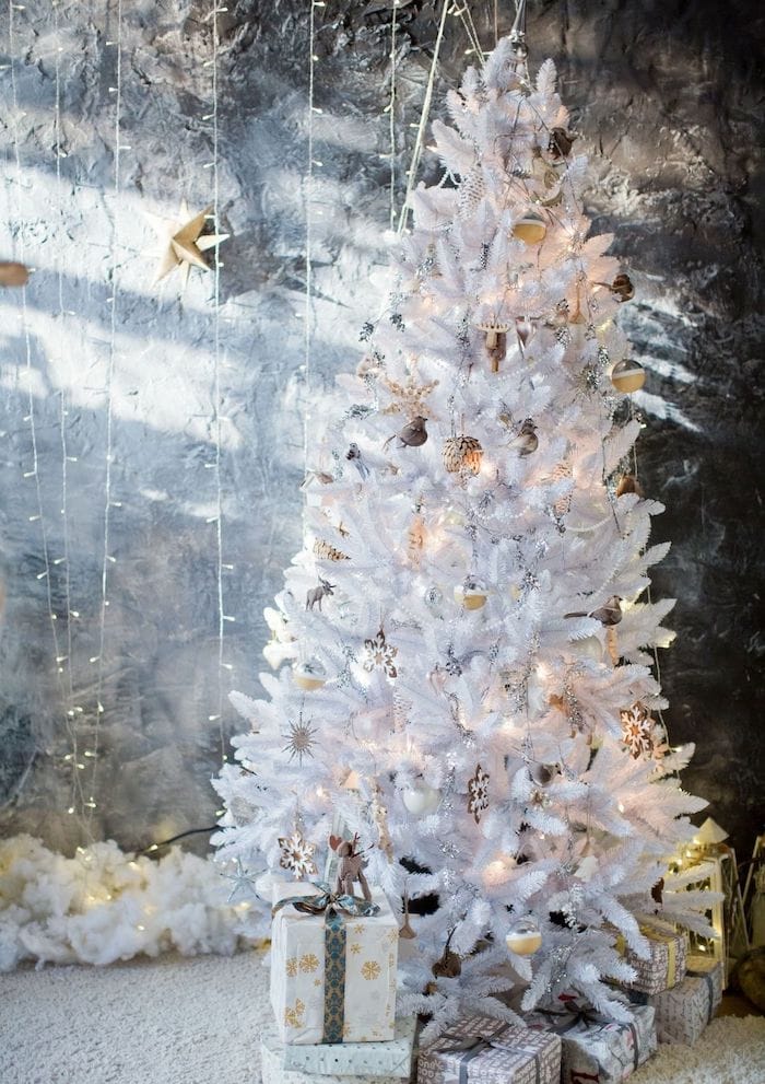 Secrets & Tips To Decorate A White Christmas Tree