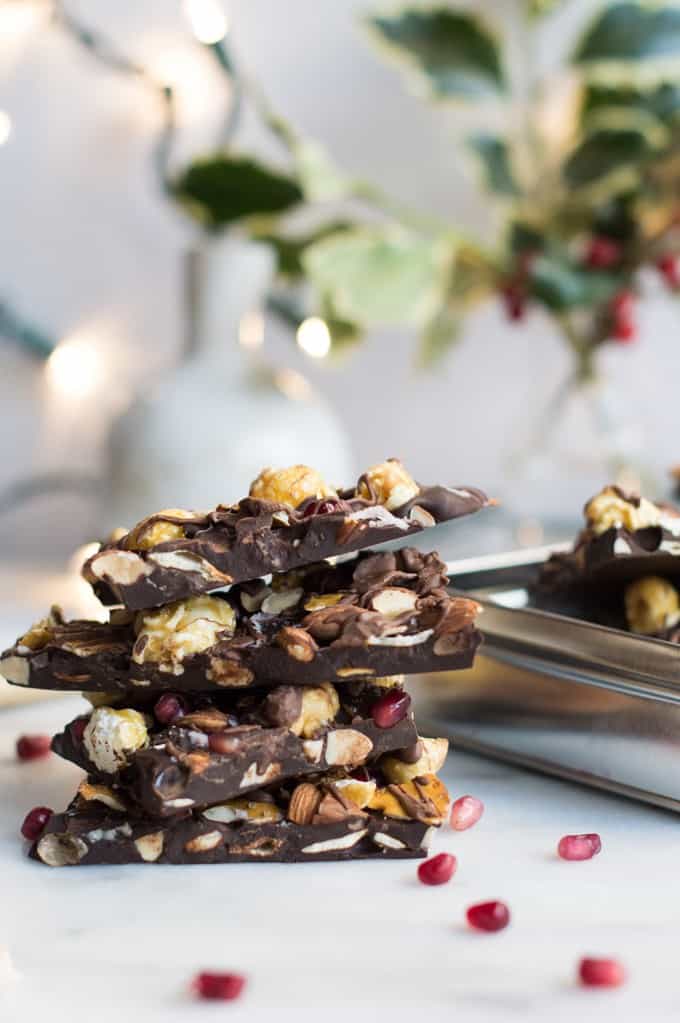 chocolate-bark-gogi-berries-nuts