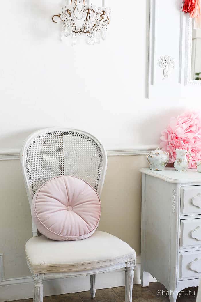 french-country-pastel-chair table setting tips