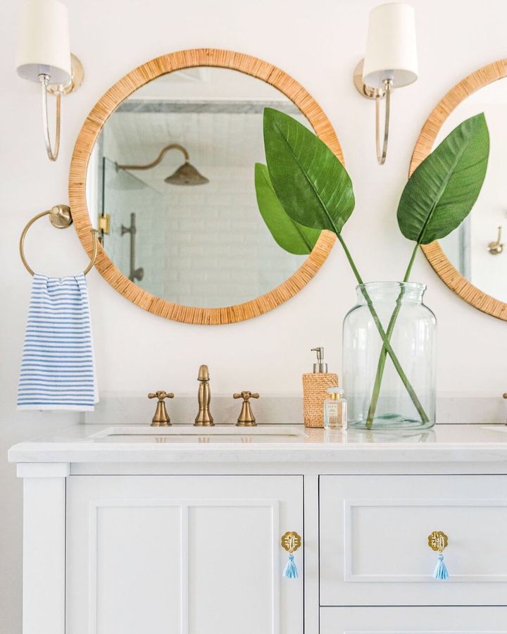 bathroom with palm tree leaf as decor