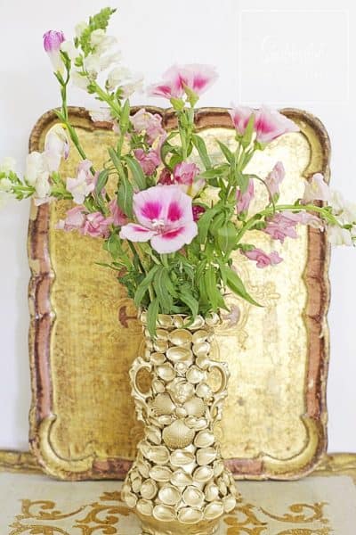 style showcase gold shell vase