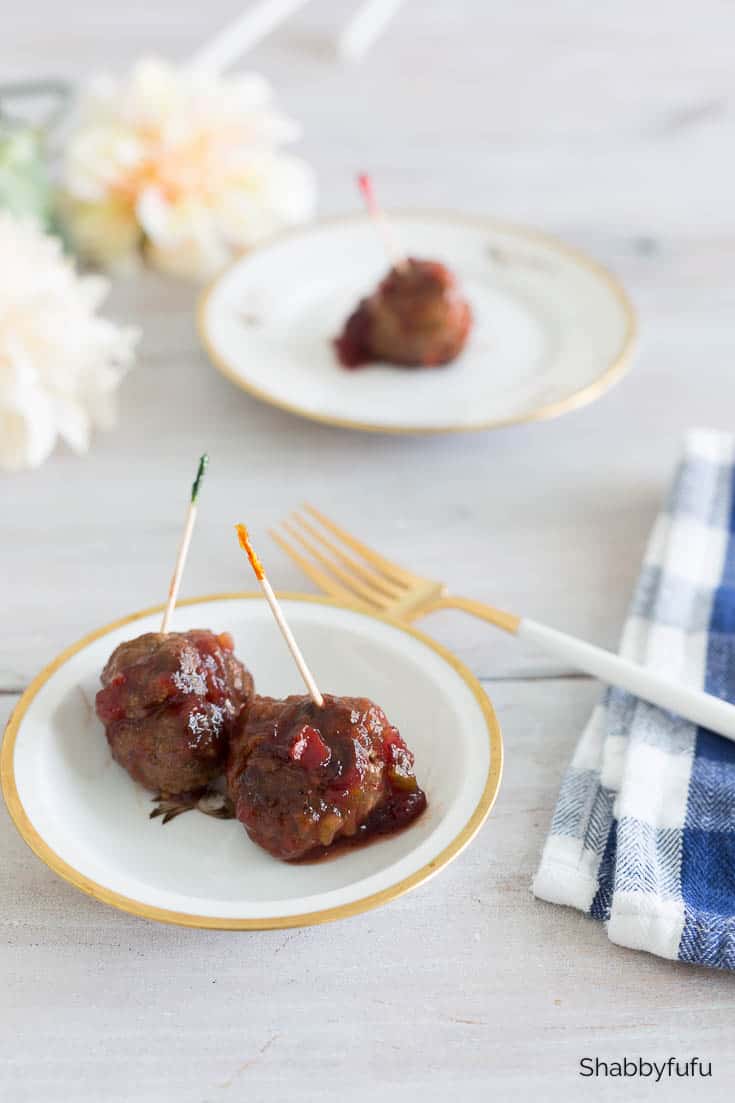 appetizer cranberry meatballs with chili sauce