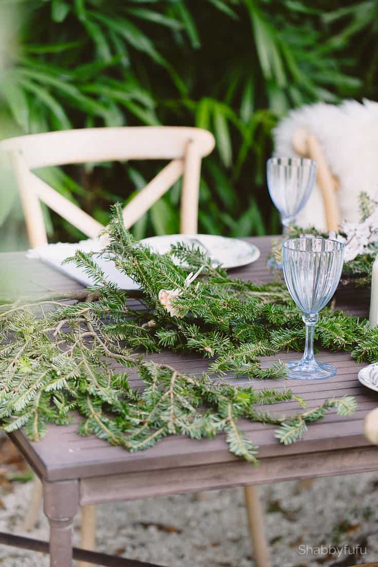 loving your home table setting for the holidays outdoors