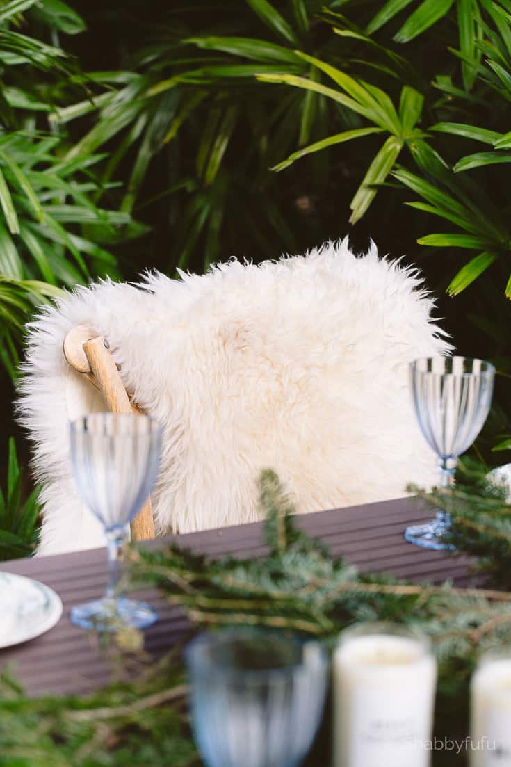 loving your home table setting for the holidays outdoors