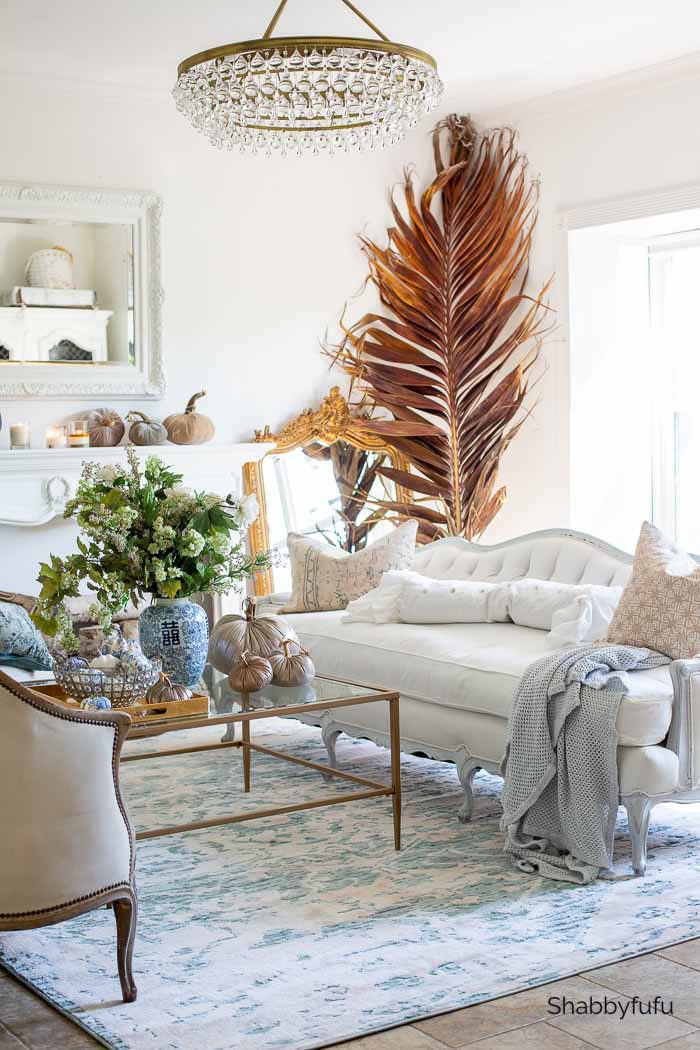 French Fall Decor In The Living Room - shabbyfufu.com
