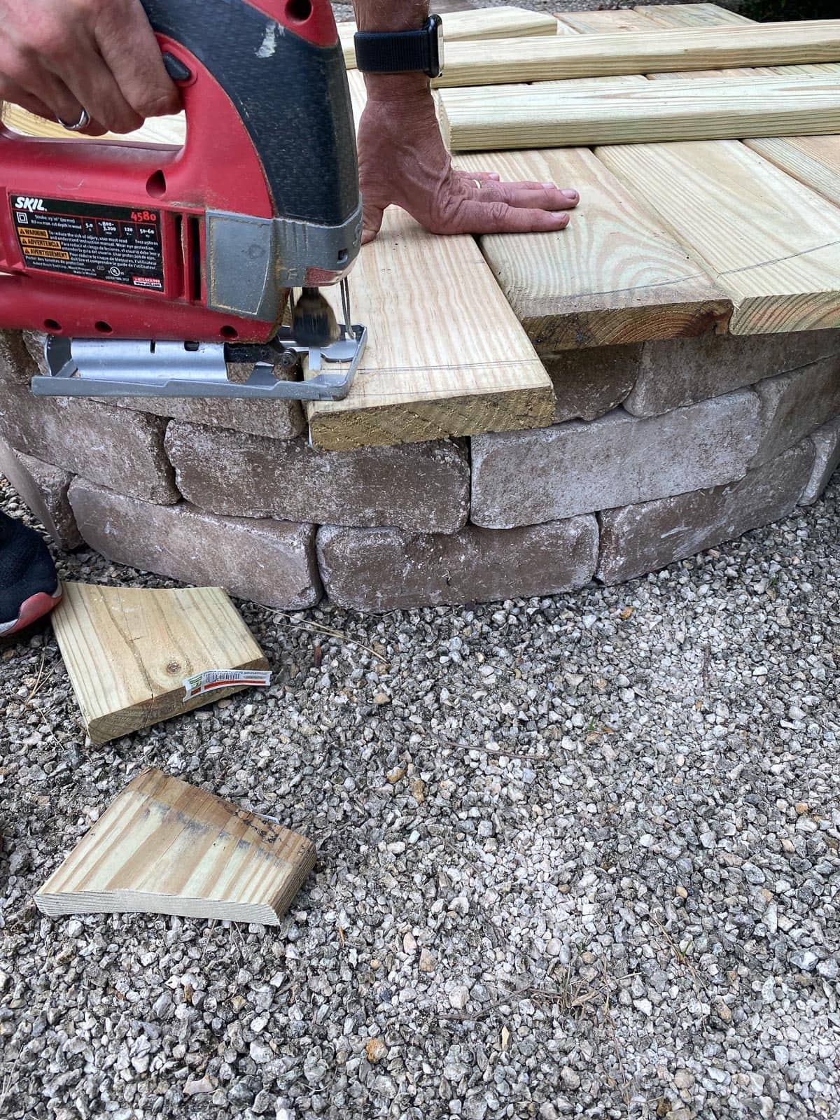 outdoor fire pit cutting the top with a jigsaw
