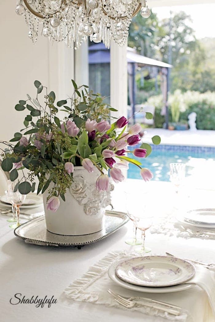 Choosing Colors For A Spring Table Setting