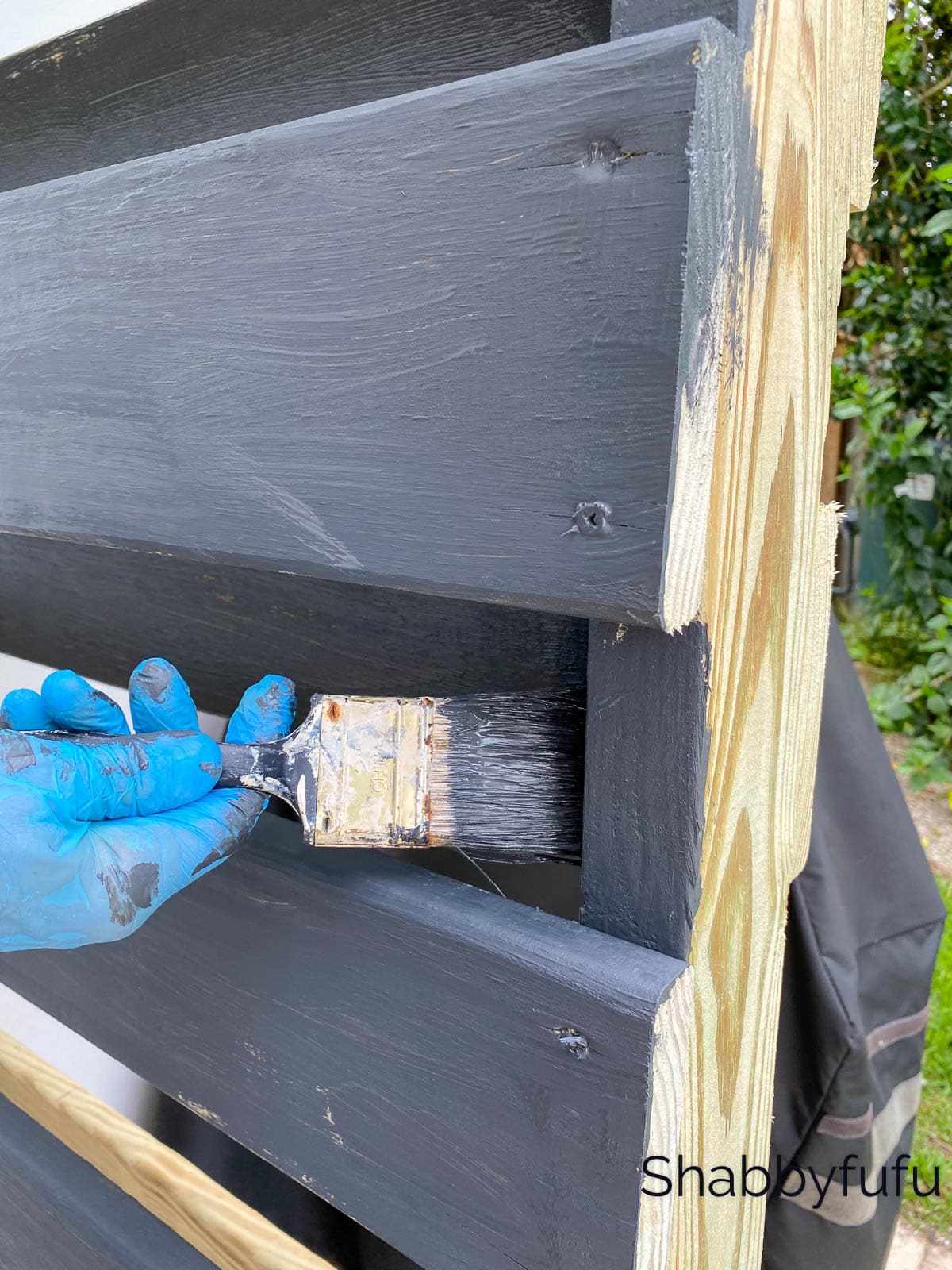 painting a outdoor shower privacy screen