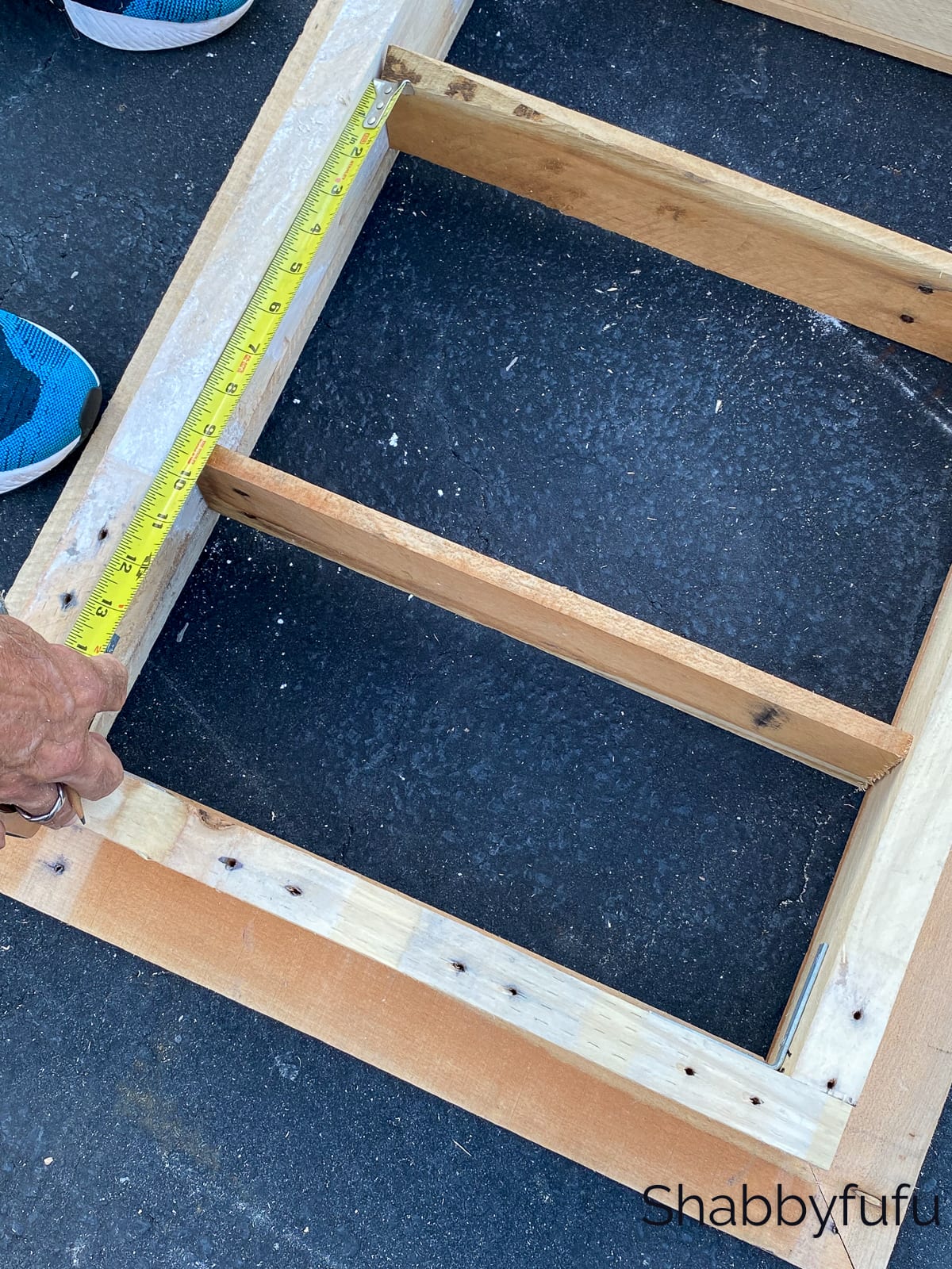 adding shelves to a pallet