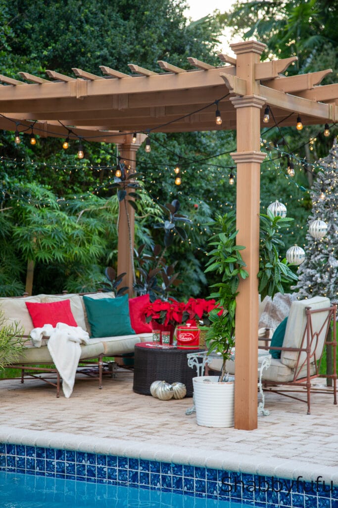 5 Gazebo Decorating Ideas For Christmas - shabbyfufu.com