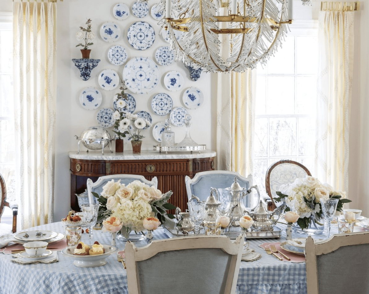 A Sumptuous Dining Room, Tipping Etiquette & More! French Country Fridays 314