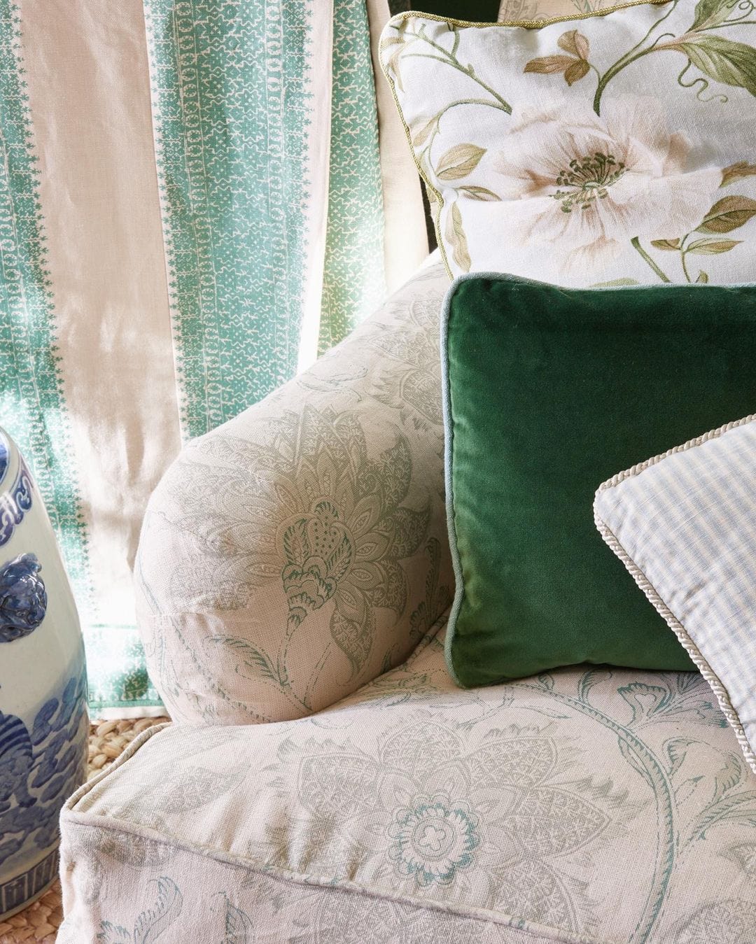 traditional style sofa featuring inspiration on how to arrange throw pillows