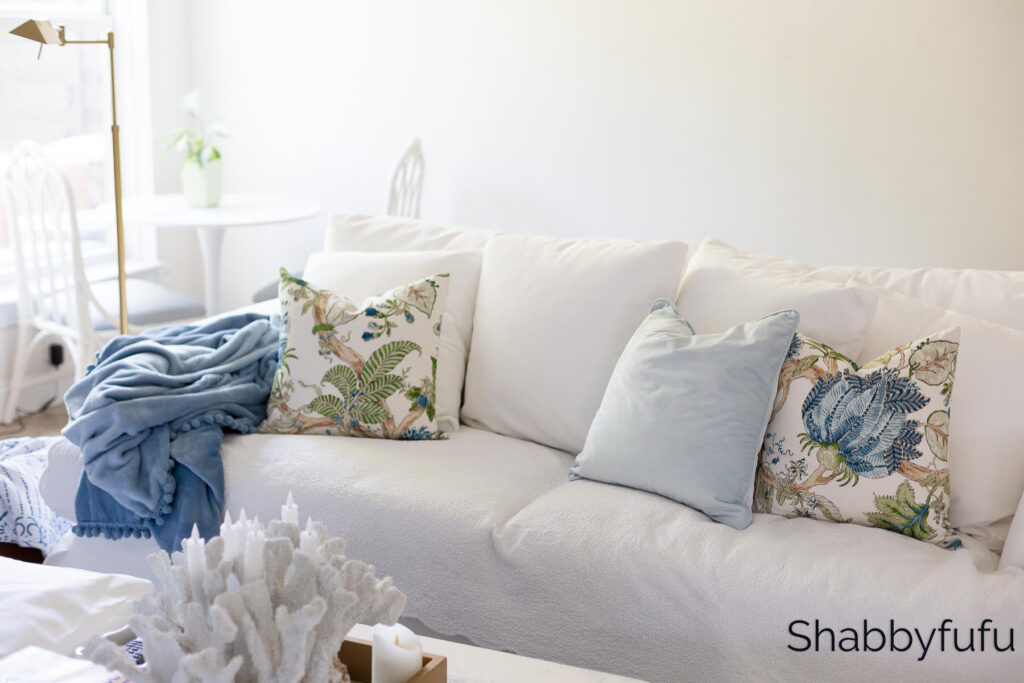 https://shabbyfufu.com/wp-content/uploads/2023/04/How_To_Arrange_Throw_Pillows_On_A_Sofa_4_large-sofa-with-back-pillows-and-3-accent-pillows-shabbyfufu-1024x683.jpg