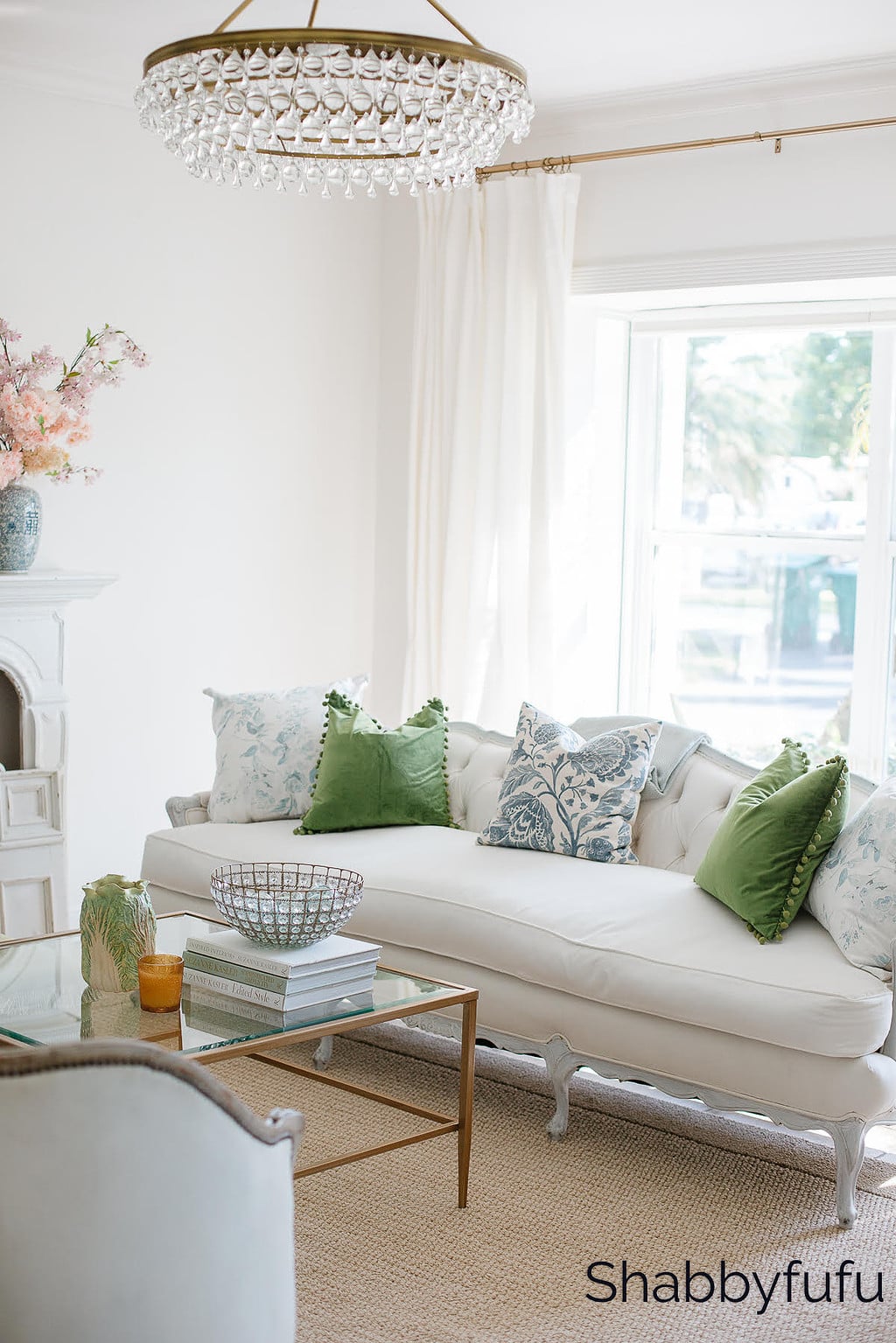 How To Arrange Throw Pillows On A Sofa - shabbyfufu.com