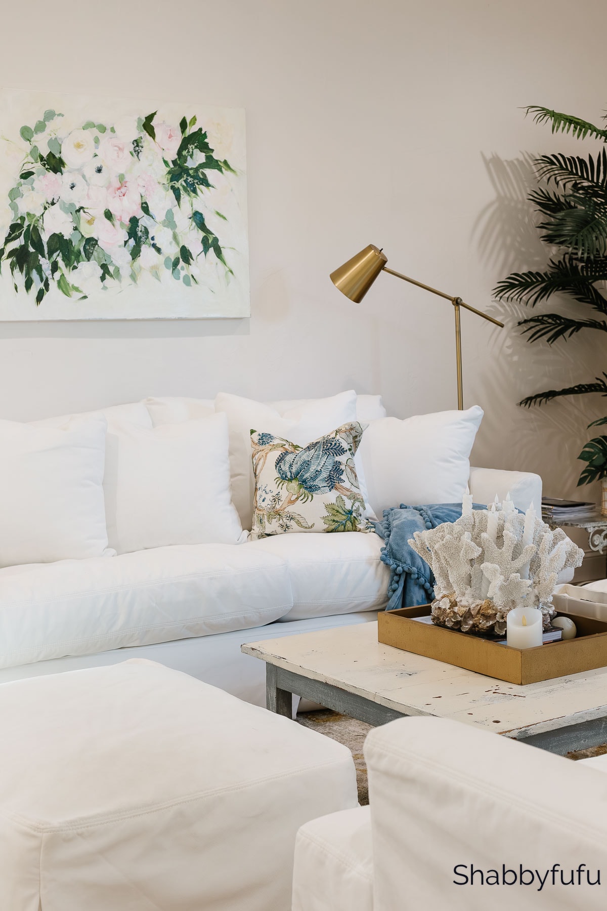 How to Style Couch Pillows to Look Expensive 