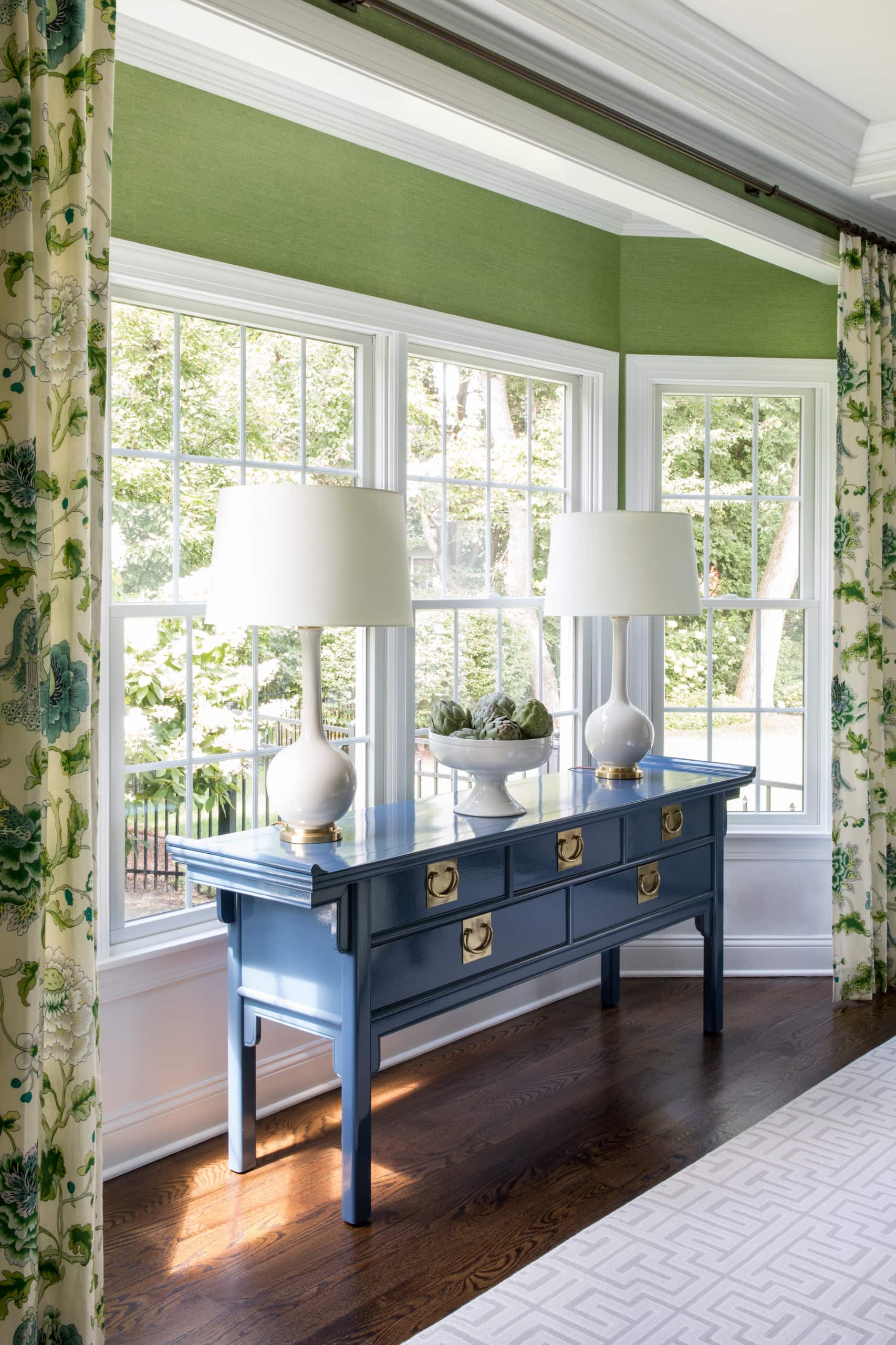bay window in dining room, blue and green ideas home tour