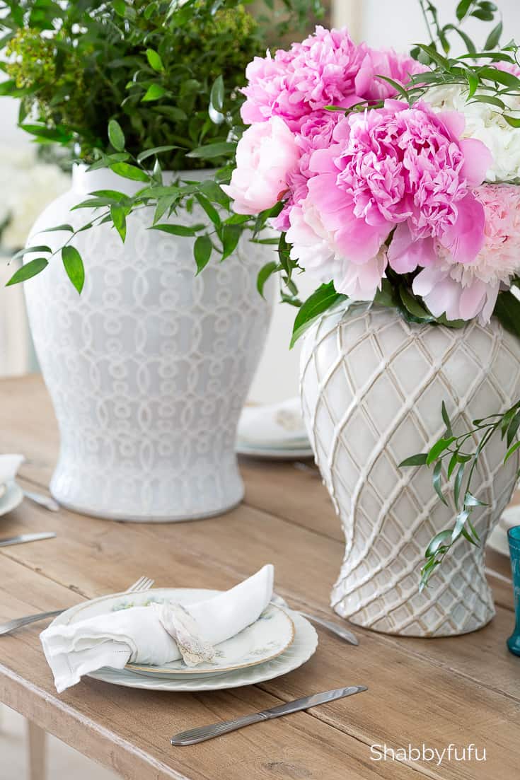 White Ginger Jars & Peonies Summer Tablescape – The Style Showcase 189