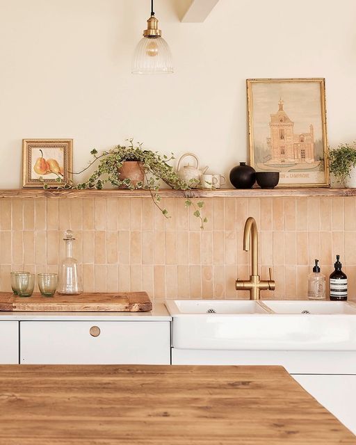 kitchen backsplash design featuring aged tiles