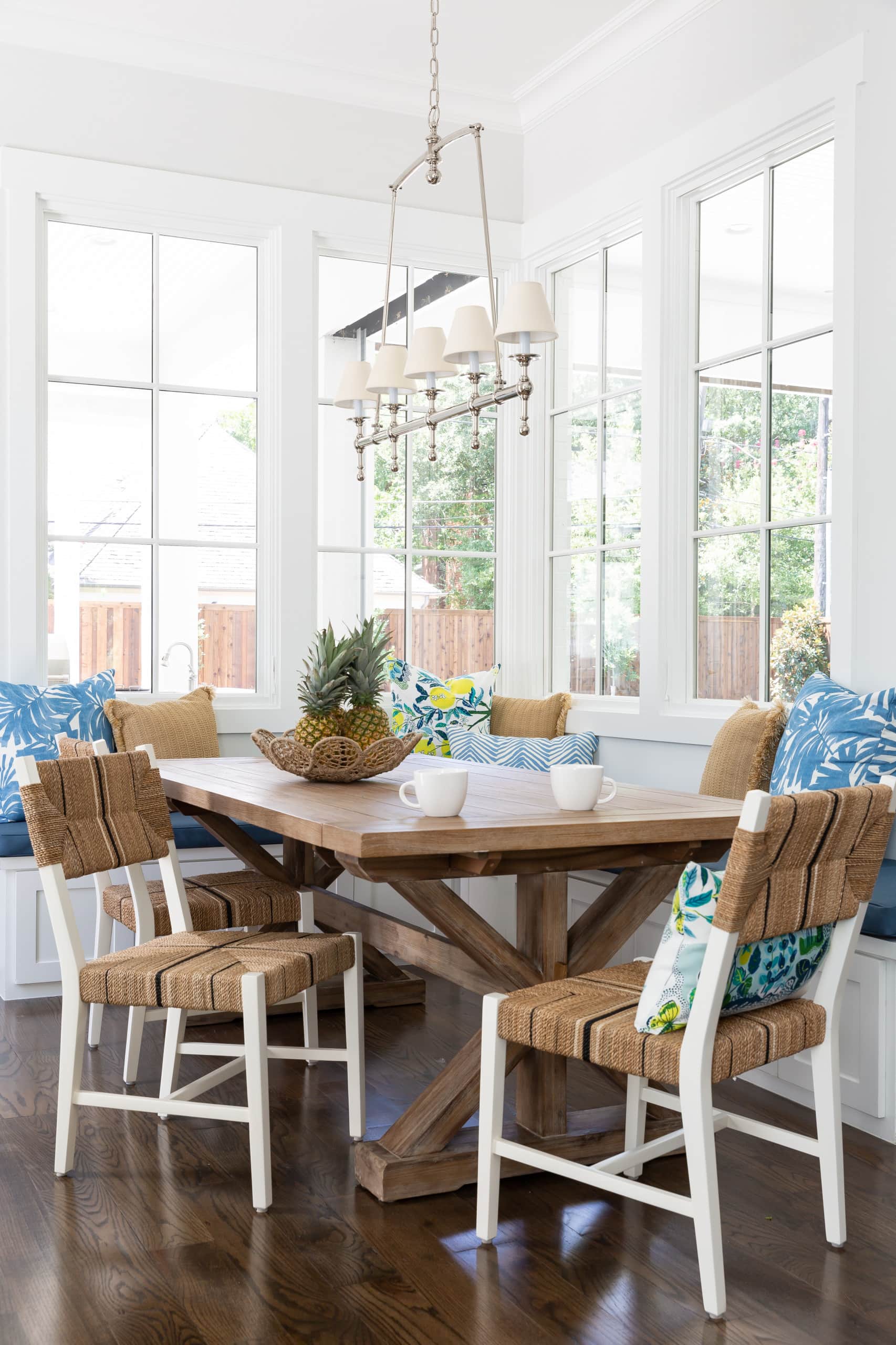 breakfast nook with a modern coastal style