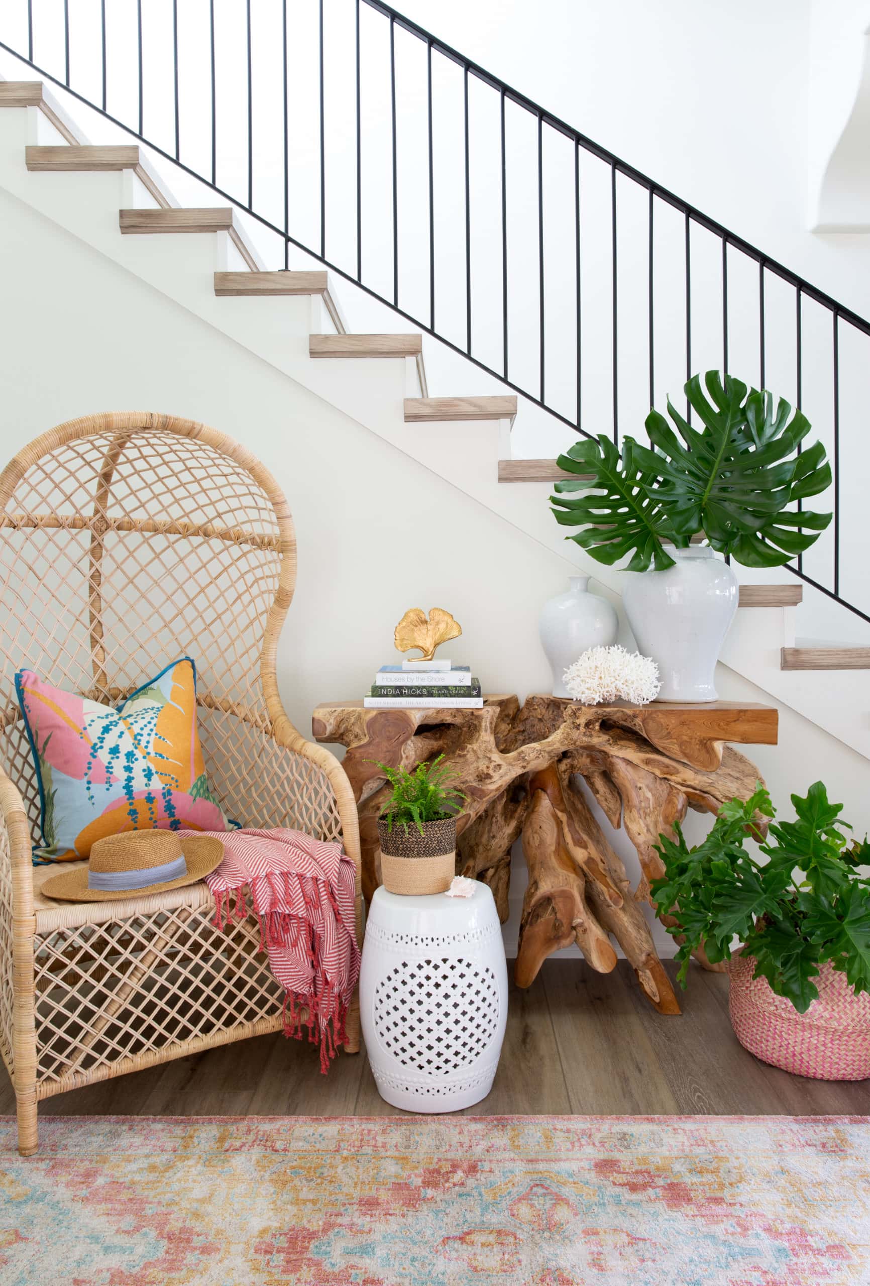 entryway featuring hooded cane back chair in beach house