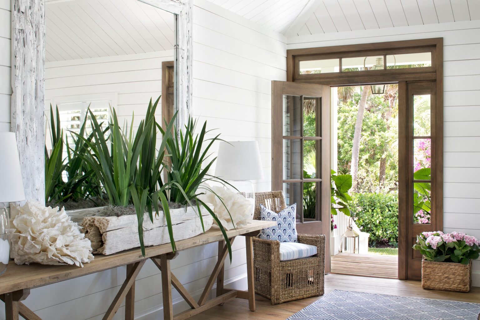 Big Impact Decor: 10 Entryway Ideas for Medium and Small Spaces ...