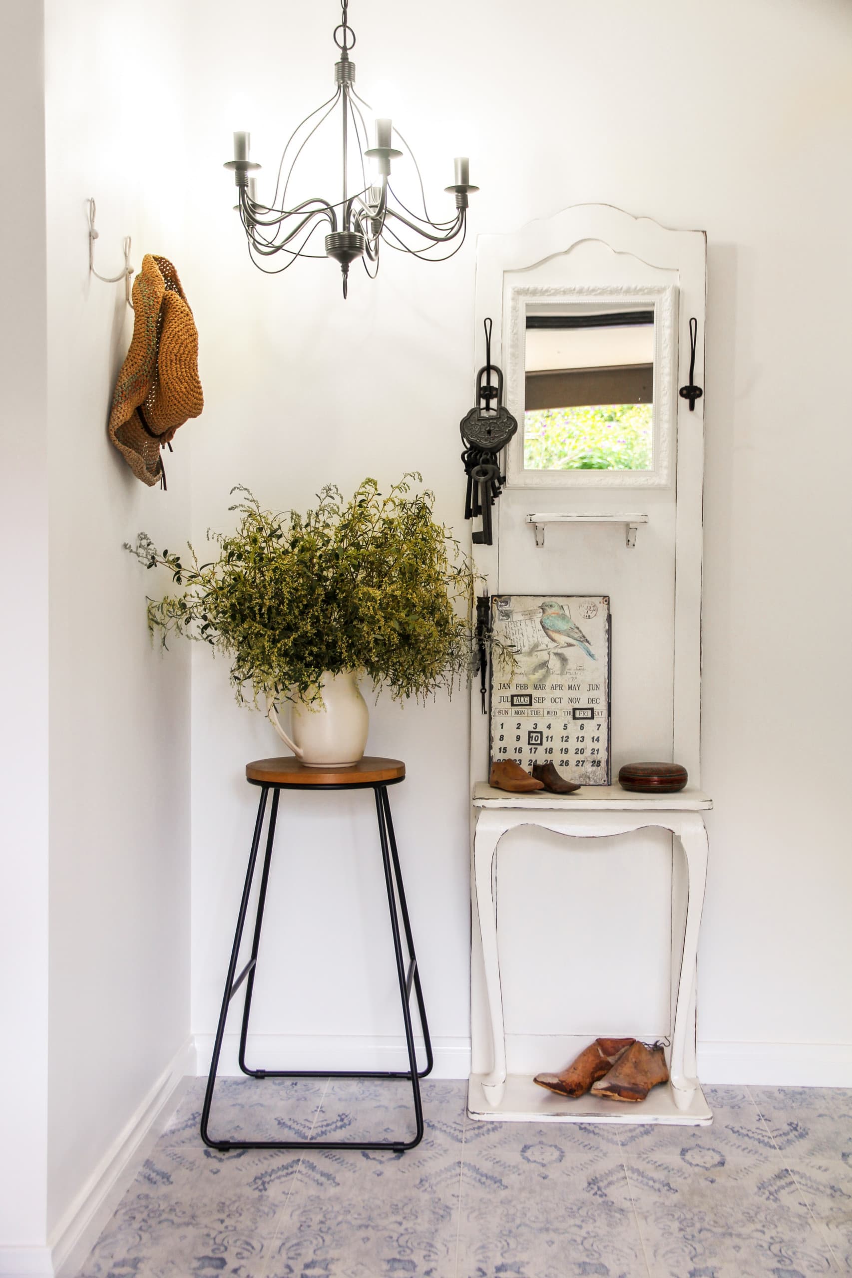 21 Small Entryway Ideas for a Grand Entrance, No Matter the Size
