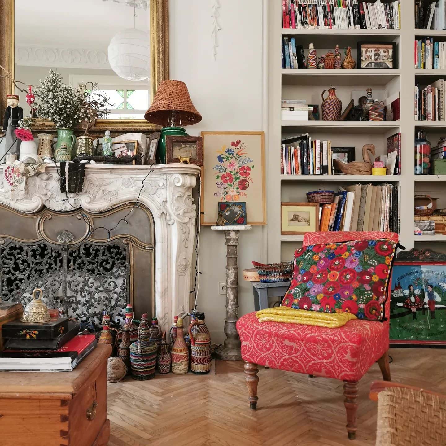 Vintage Maximalism: 13 Examples To Embrace This Eclectic Trend!