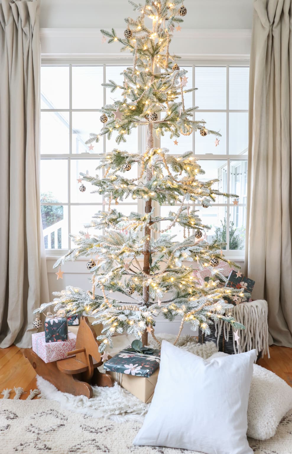 Simple farmhouse Christmas tree
