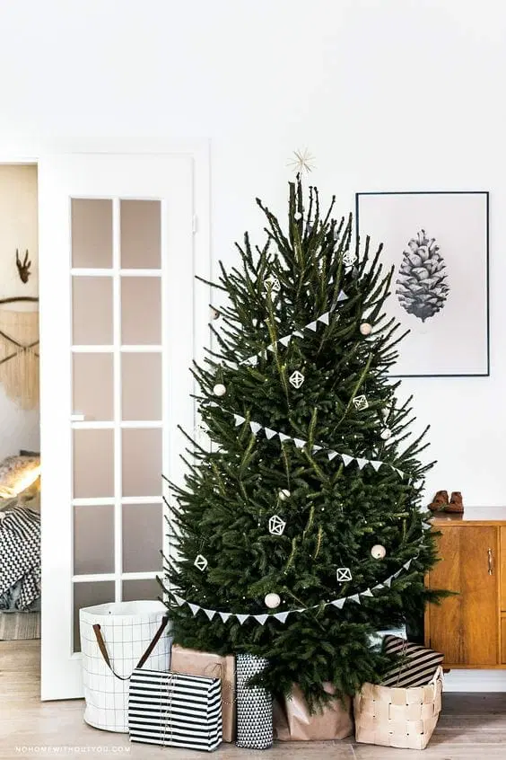 Minimalist Christmas tree idea