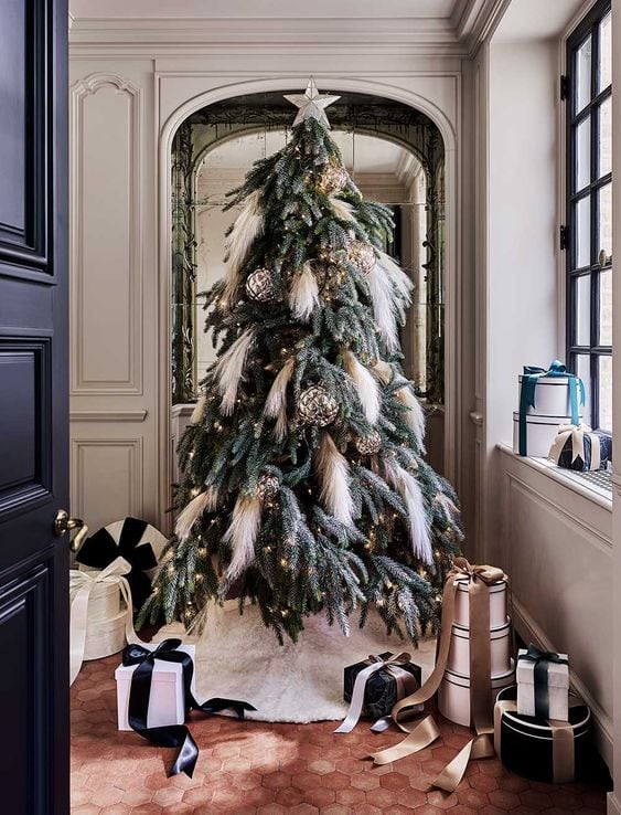 Luxurious Christmas tree with pampa grass