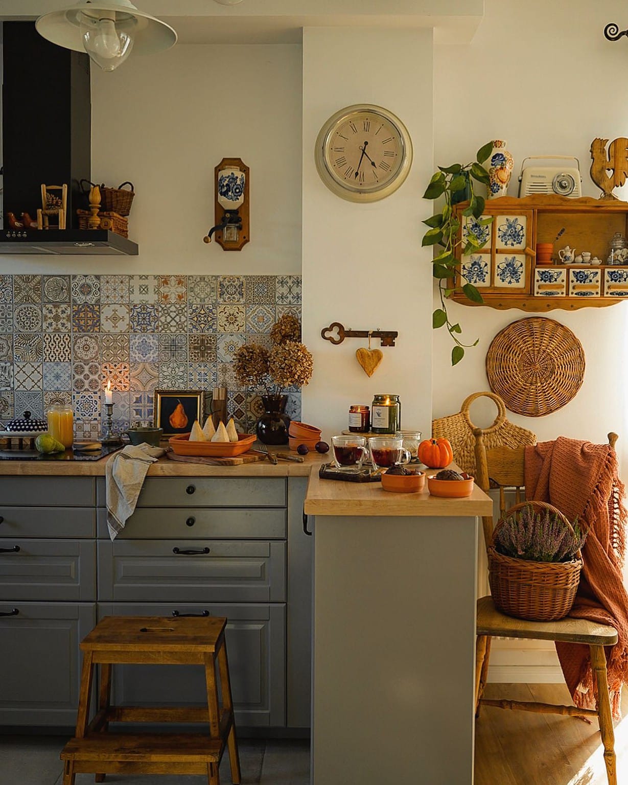9 Great Cottage-Inspired Kitchens - Fall Decor Ideas - shabbyfufu.com
