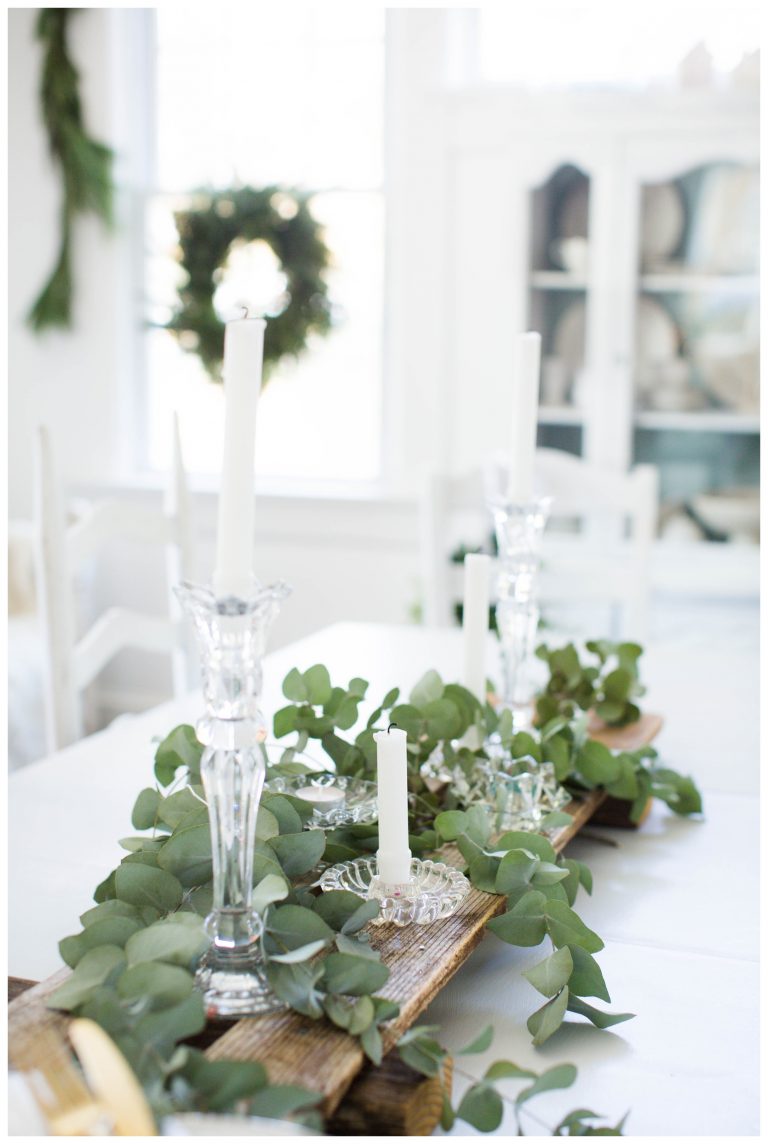 Simple centerpiece idea for an elegant holiday table setting