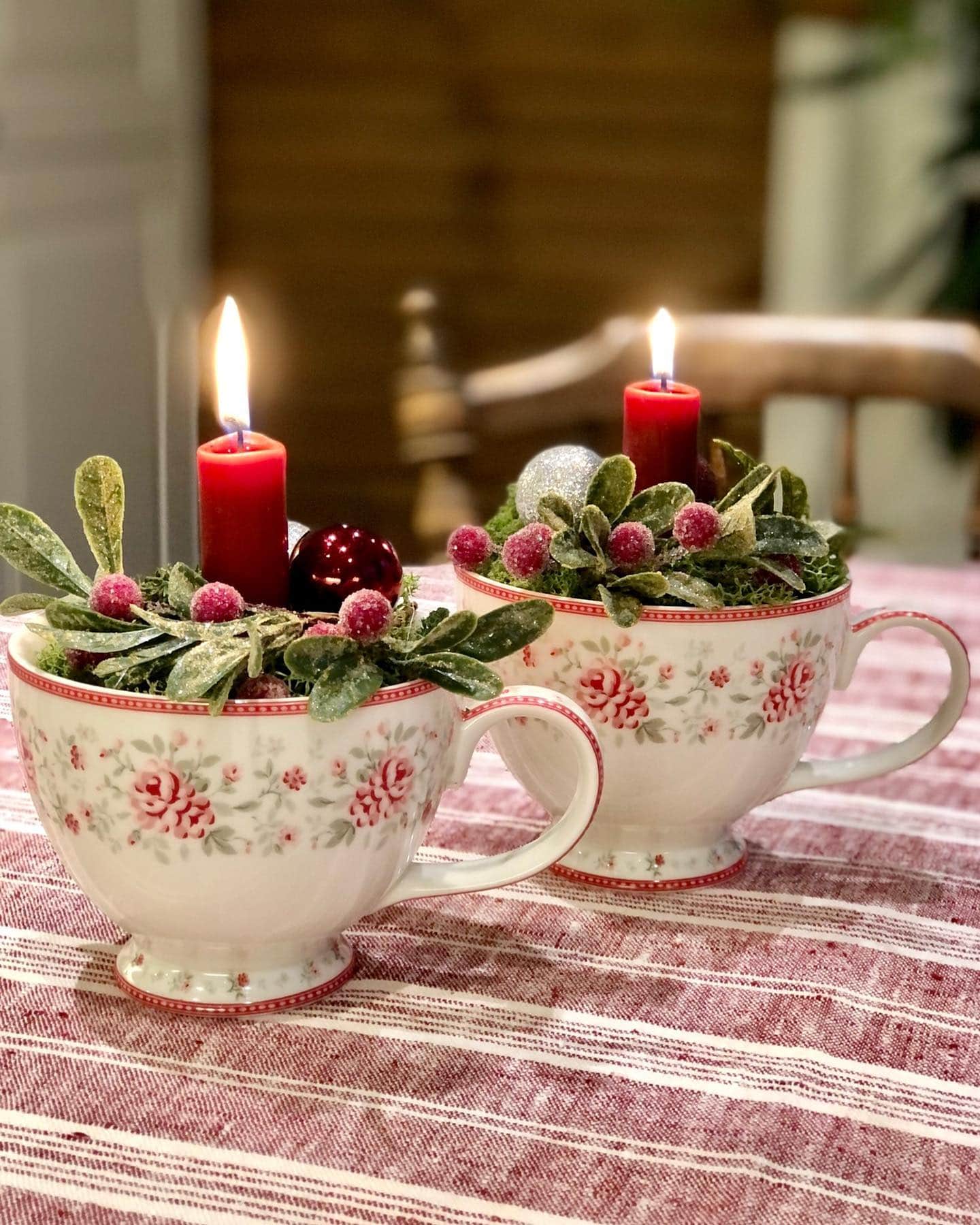 Centerpiece idea featuring tea cups with red candles