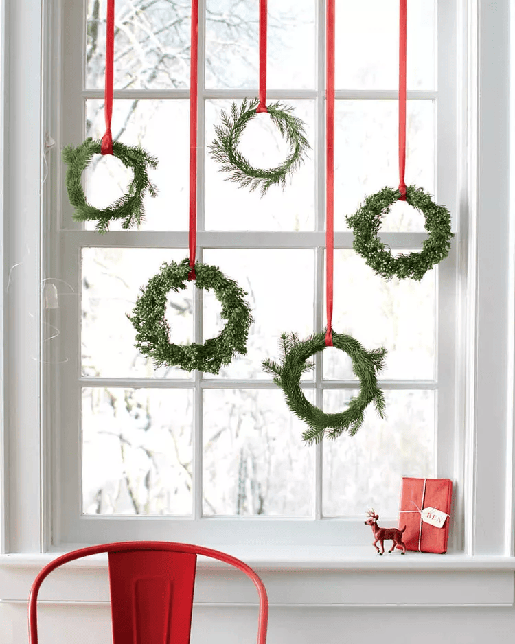 wreath ideas featuring five traditional wreaths on a window