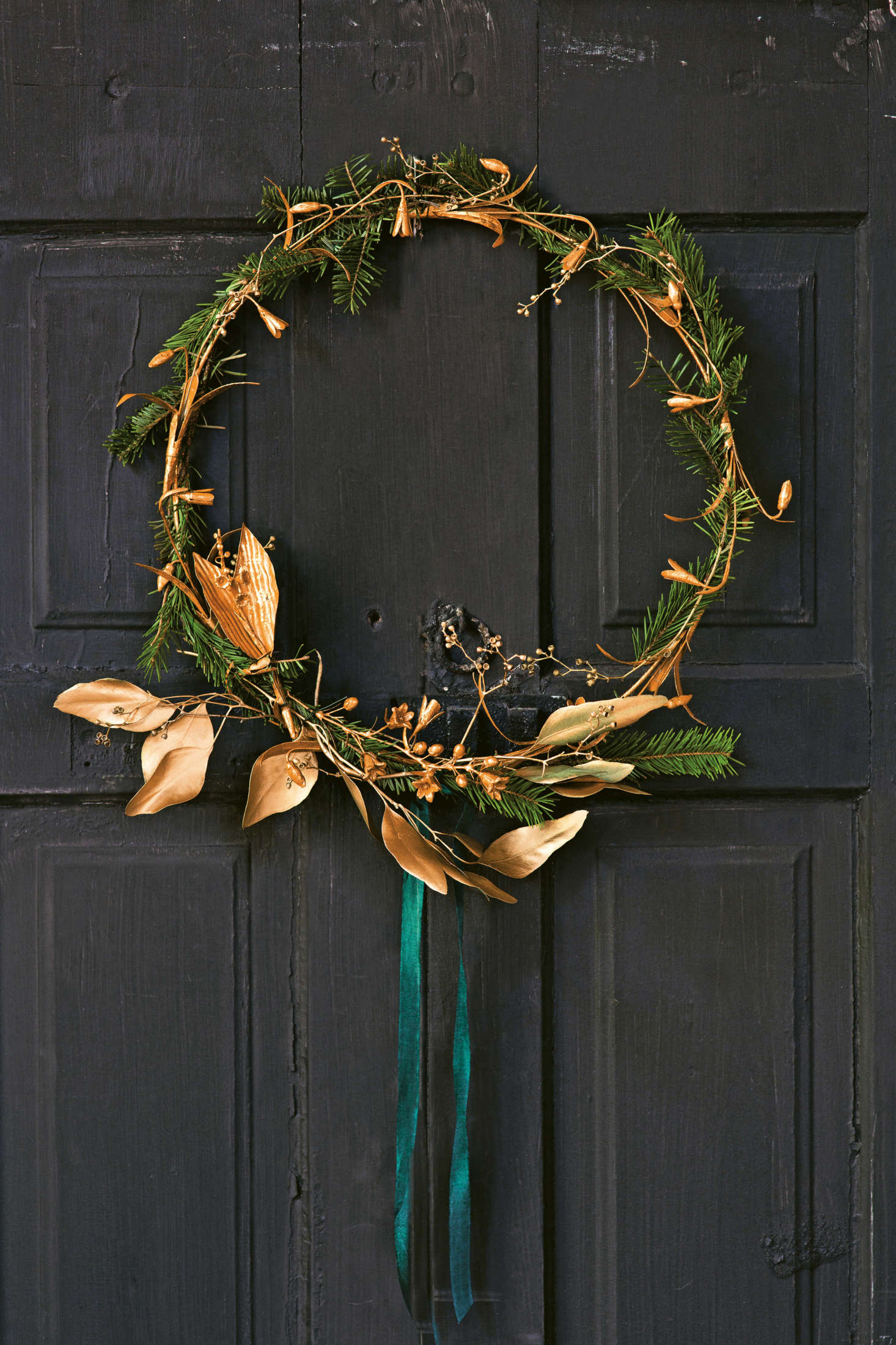Elegant metallic gold and green wreath