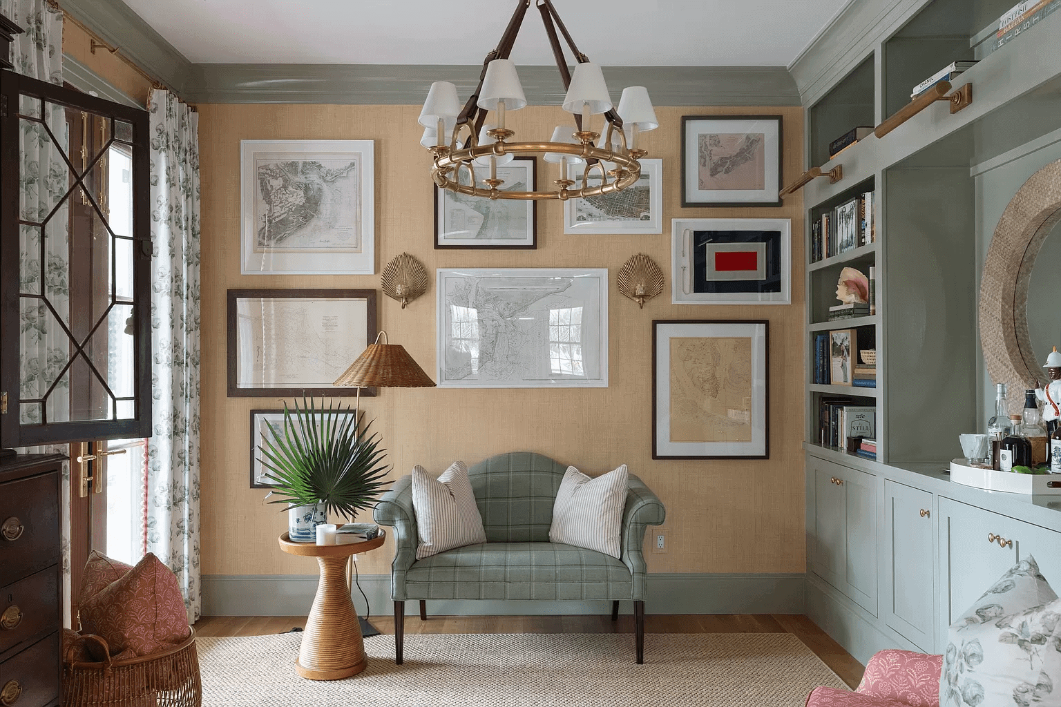 Home tour featuring Charleston Harbor home with traditional decor