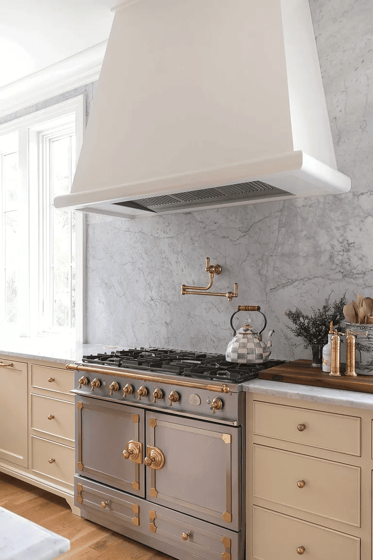 Home tour featuring Charleston Harbor home with traditional contemporary kitchen