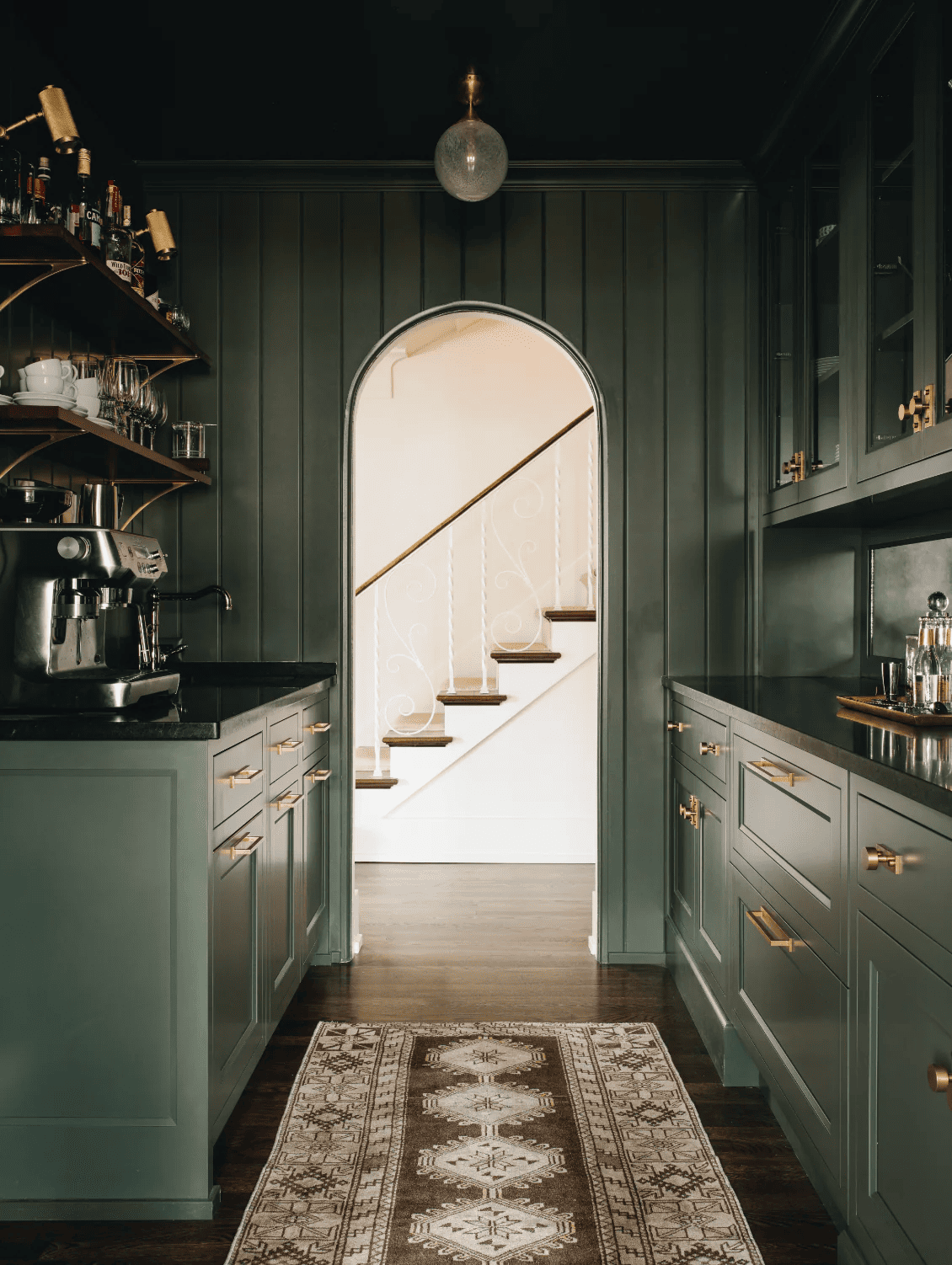 home decor design trends for 2024 featuring a butler¿s pantry in green