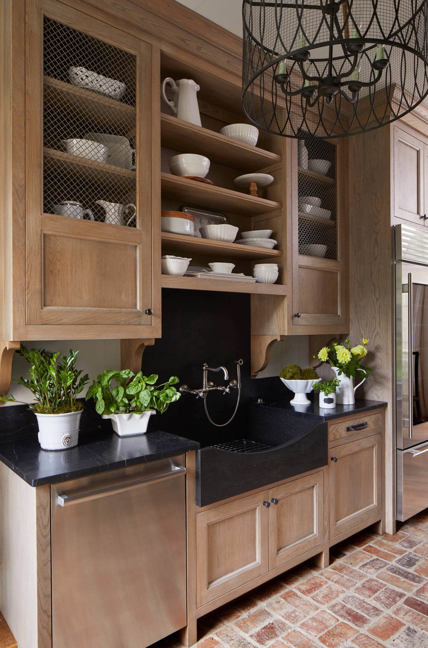 Atlanta Home tour titled "Relaxed Island Life - Coastal Home Tour" with a coastal inspired decor with traditional elements.