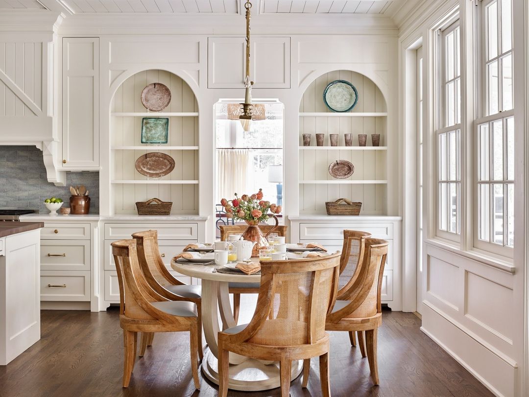 timeless decor dining room with coastal style elements featured in "Timeless vs. Trendy Decor" 